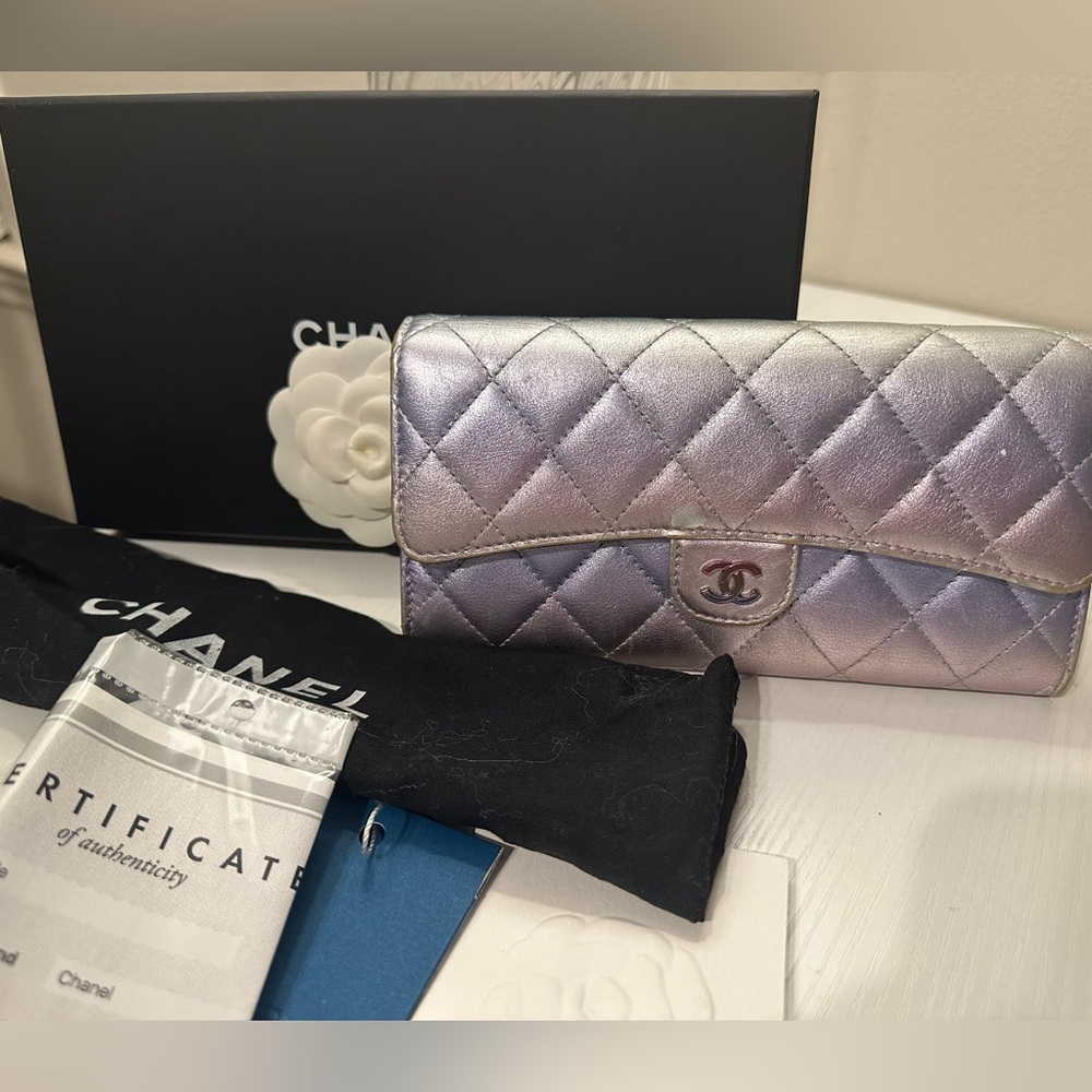 RARE UNICORN Ombré Iridescent Chanel Long Wallt